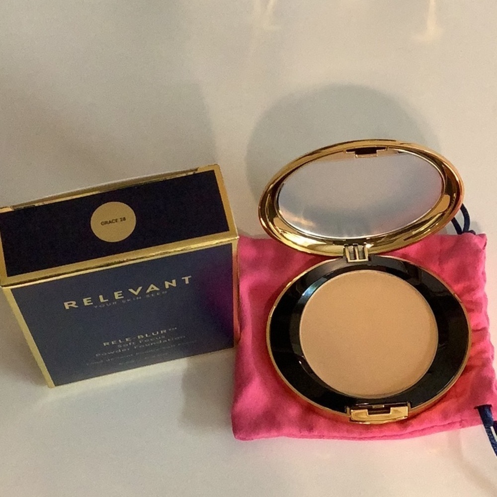 Relevant Grace 28 Rele-Blur Soft Focus Powder Foundation New In Box